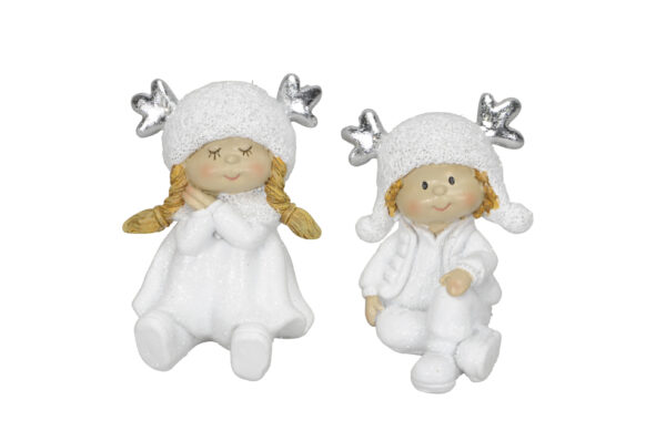 Winterkind sitzend / 4,5x5xH6cm / weiss-silber
